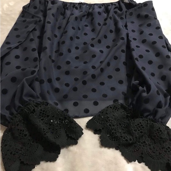 Ciel Black Polka Dots Black Polyester Off Cold Shoulder Thick Eyelet Cuff Blouse - Picture 13 of 16